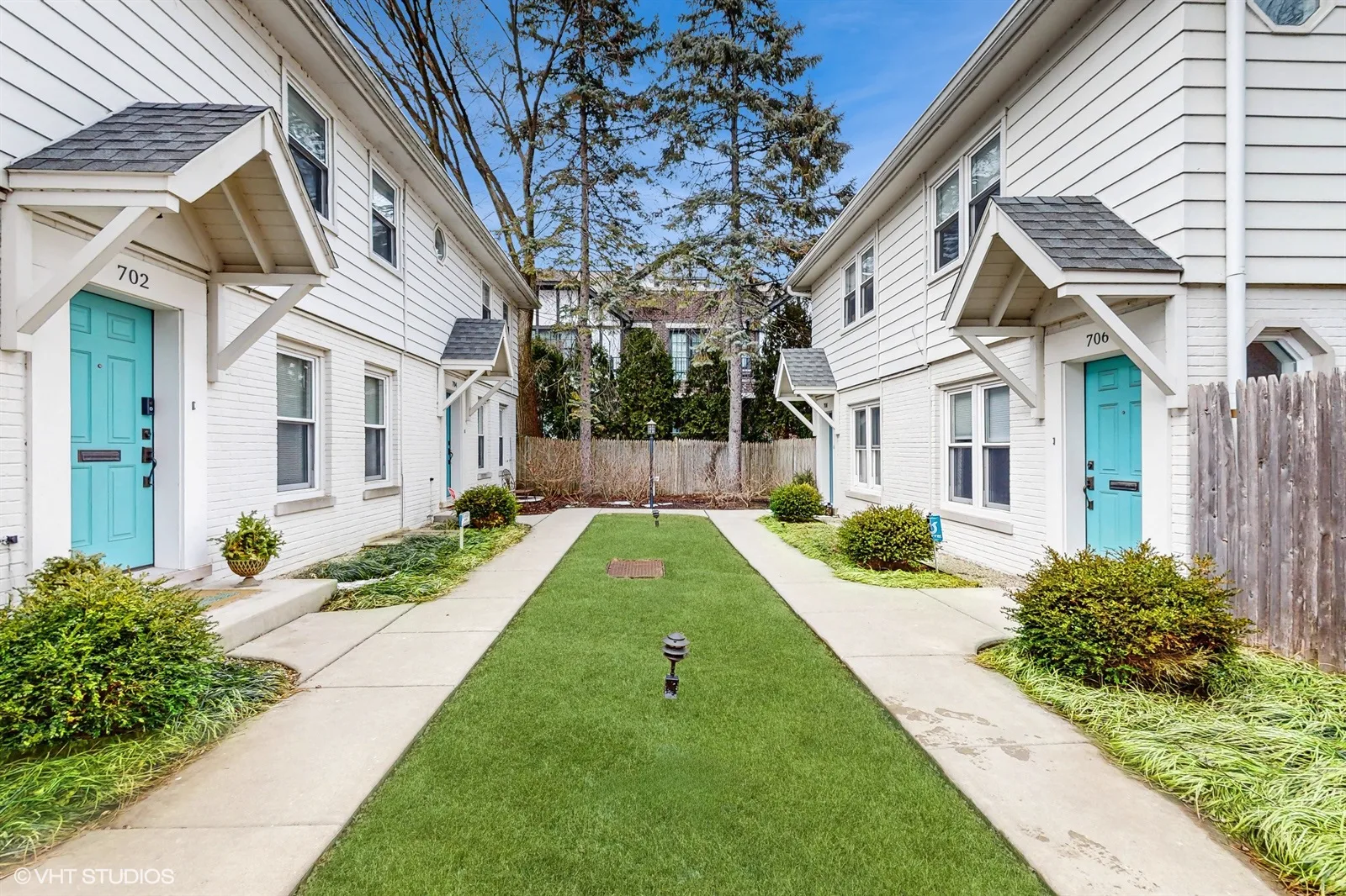 Landscaped courtyard with private entrances at 702-706 Green Bay Rd